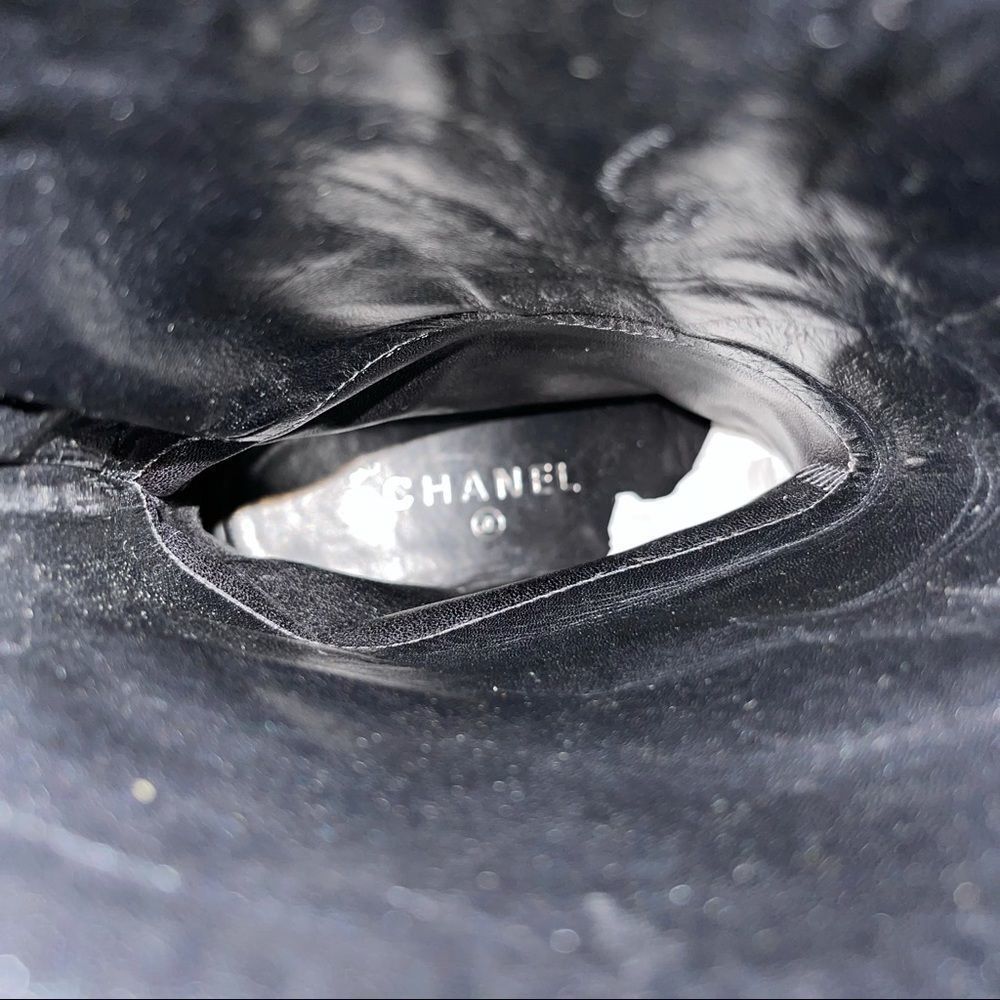 CHANEL black quilted Pull on Patent Leather boots - Picture 11 of 13